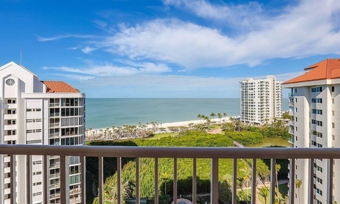 Park Shore Condo | Enjoy this bright beachfront condo on the 10th floor - CL1003