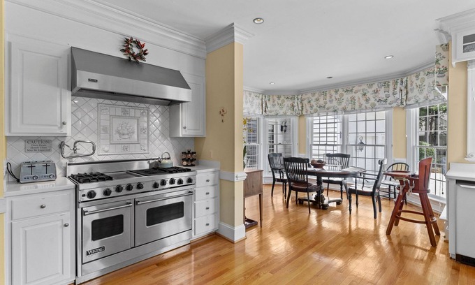 Lake Waccamaw House | Enjoy this Spacious Lakefront home with your own private pier