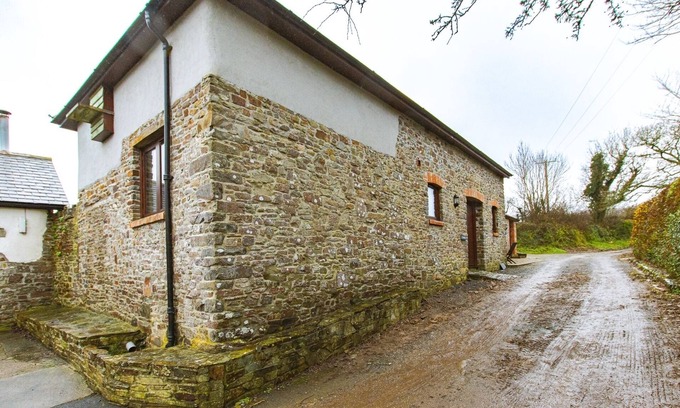 Hartland Cottage | Enjoy tranquil Devon but near coast and pubs.