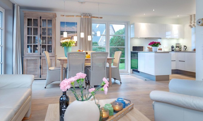 Westerland House | Enjoy your dream vacation in a perfect location with up to 6 people to the fullest.