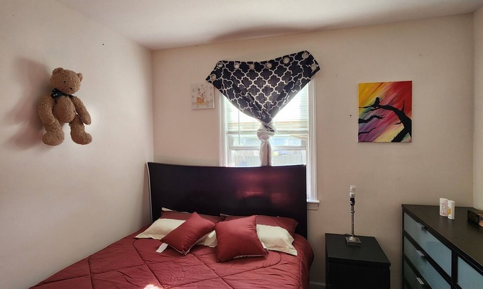 Cranford House | Enjoy your stay in a quiet neighborhood nPet friendly