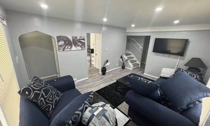 Detroit House | Enjoyable 4-bedroom house with AC in vibrant Detroit