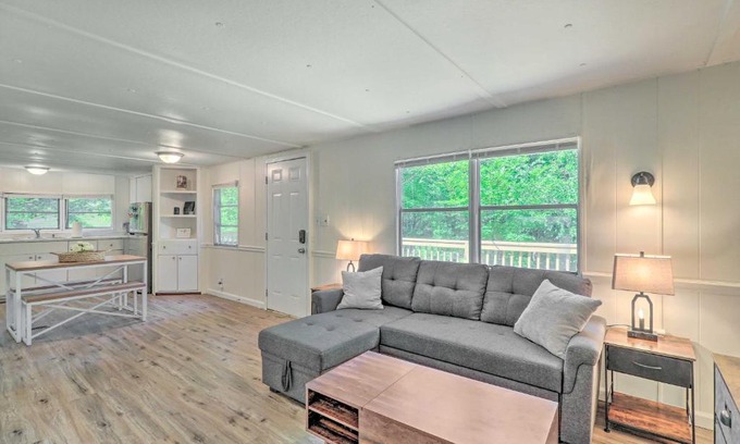 Ennice House | Ennice Escape Less Than 3 Mi to Blue Ridge Parkway!