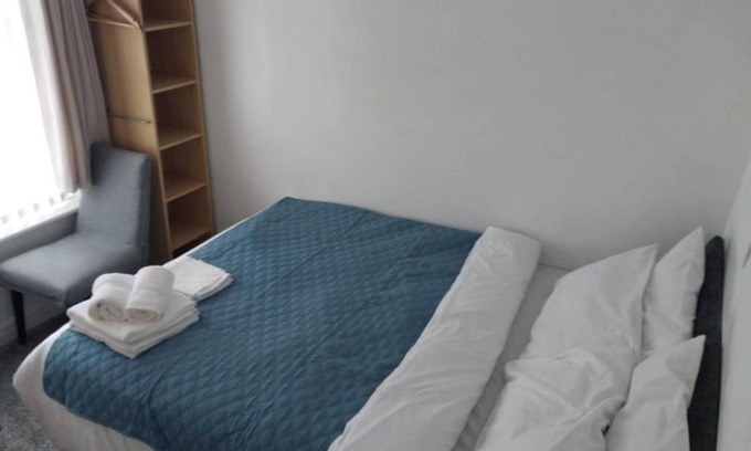 North Shore Hotel | Ensuite Small Double Room in a lovely Hotel