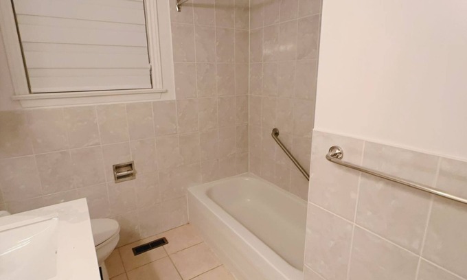 Applewood House | Entire 05 Bedroom House near YYZ