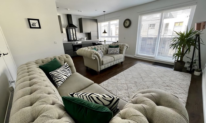 West Pilton Apartment | Entire 2 Bed Modern Apartment