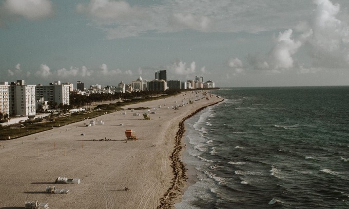 Hollywood Apartment | Entire Apartment Steps to sands of Hollywood Beach