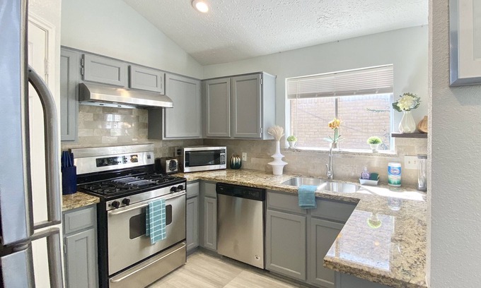Barker House | entire beautiful cozy home in the heart of Katy Texas