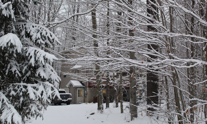 Pocono Lake Ski Chalet | Entire Chalet, privacy and safety gated community best of Poconos