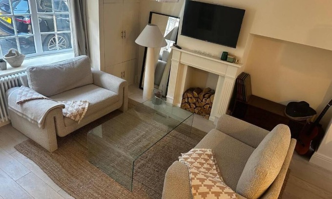 Brighton City Centre Cottage | Entire Cosy Seaside Cottage - Minutes from the beach, shops and restaurants!