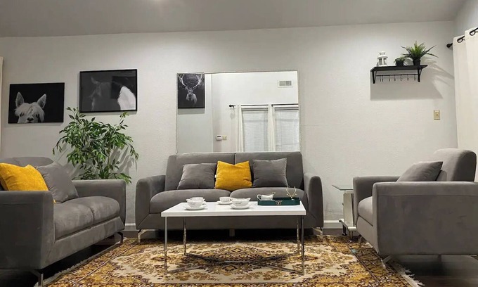 Clodine House | Entire Home ☆3BEDROOM☆4beds☆MINS TO CHINA Town☆nn