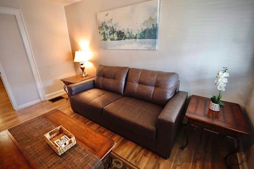 Indianapolis House | Entire Home/Firm Queen Bed/3 Miles to Downtown Indy