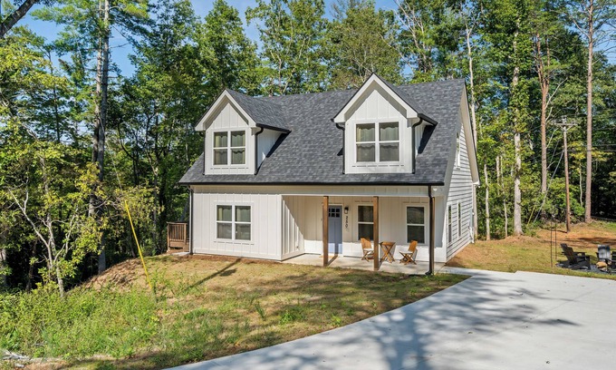 Dahlonega Cabin | Entire home in Dahlonega, Georgia, United States
