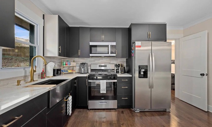 Decatur House | Entire home in Decatur-sleeps 10