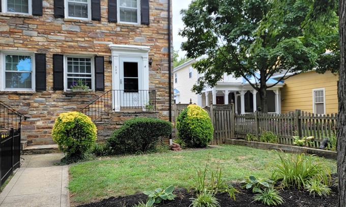 Del Ray House | Entire home in Great Delray Alexandria 2 Bed, Dent, 2 block to Metro, Shop, WIFI