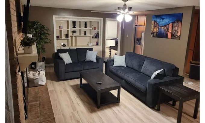 Albany House | Entire Home. Nice Place Too! Sleeps 12. King Bed