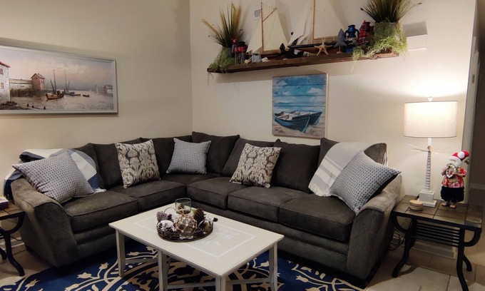 Northeast Virginia Beach House | Entire Home - Pet Friendly - Close to Beach - 2 Guests