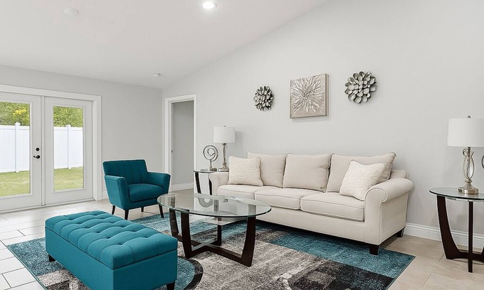 Seffner Community Alliance House | Entire House close to everything.