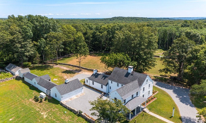 Stonington Bed & Breakfast | Entire House-Dragonfly Inn at Dean’s Mill Farm