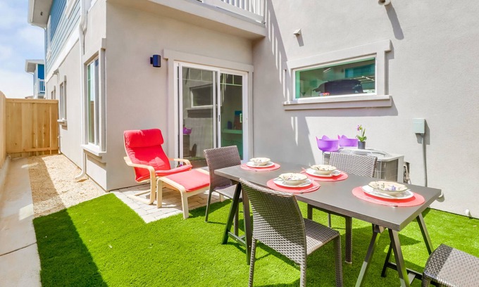 Imperial Beach House | Entire Modern 3BR Home w Garage 5-min to the Beach, 15-min to San Diego Downtown