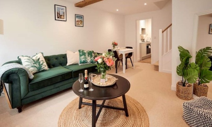 Arundel Cottage | Entire Modern Cottage,Central Arundel