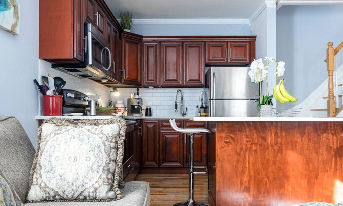 Williamsbridge House | Entire Picturesque Duplex Home in NYC, Bronx