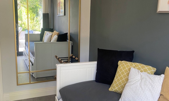 Pinner South House | Entire Place | Own Entrance | Kitchen | Garden | WiFi | Walk to Tube | Parking