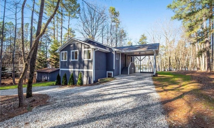 Anderson House | Entire Residential Lake Home in a Quiet Cove