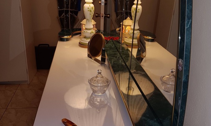 North Andrews Gardens Apartment | Entire suite. 1 king size bed. 1 den 2 twins bed. Kitchen wify Roku TV .