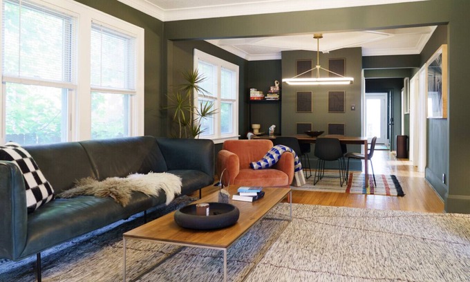 Summit - University House | Entire townhouse in Saint Paul, Posh Cathedral Hill