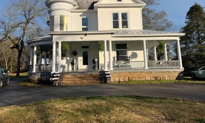 Roanoke House | Entire upstairs rooms