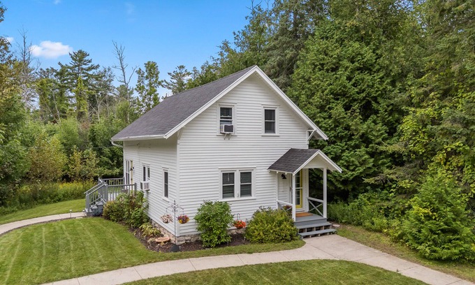 Ephraim Cottage | Ephraim Retreat- secluded getaway near village