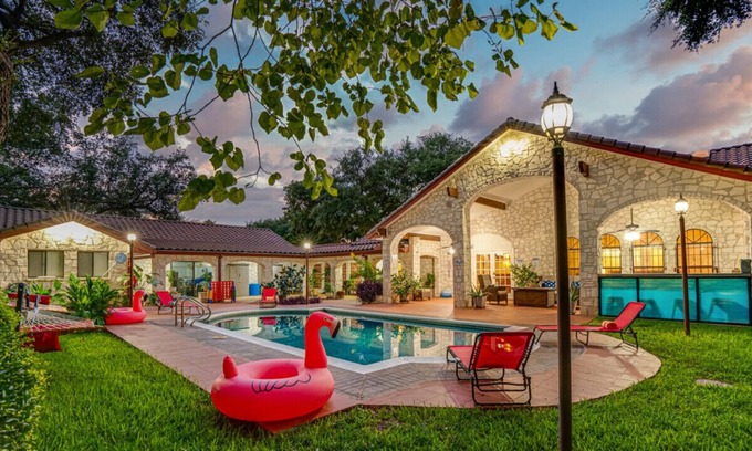 North San Antonio - SAT House | EPIC NEW LISTING - Spanish Hacienda - Heated Pool - Game Room - Sleeps 16
