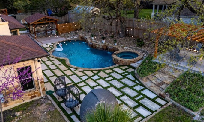 River Ridge House | Epic Retreat | Pool, Pickleball, Games, Playground