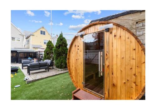 Constable Hook House | Epic Spa & Play Retreat NYC EWR Sleeps 30!