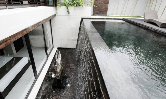 Laksmana House | EQLt1 Bedroom Waterfall Villa - Breakfast