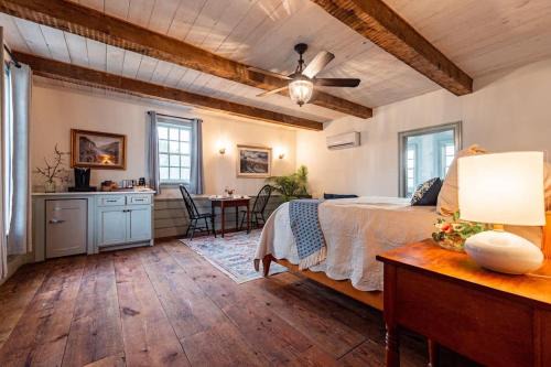 Waco House | Erie Canal Suite - The Mohawk Valley House
