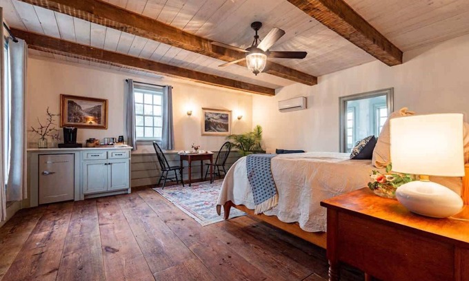 Waco House | Erie Canal Suite - The Mohawk Valley House