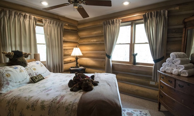 Cherokee Cabin | Erikas Dream - Handcrafted Log Cabin near River