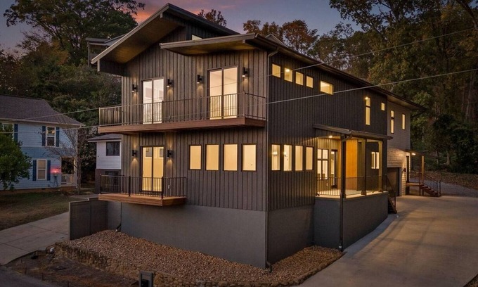 Northside House | Escape to a brand-new, luxurious haven nestled among the trees, offering the perfect blend of tranquility and city convenience. This stunning, modern home is centrally located, placing you just minutes from all of Chattanooga's attractions.