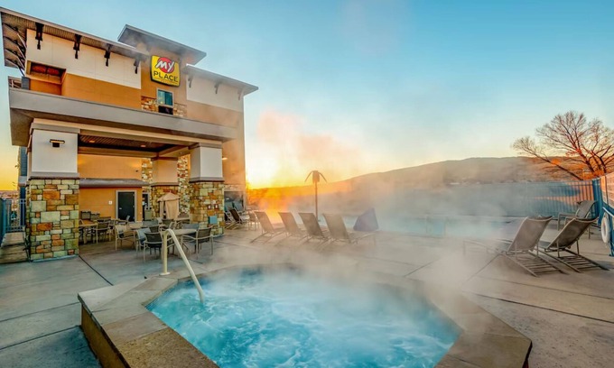 St. George Hotel | Escape to Comfort: Room with Kitchen Near Local Attractions, Pet-Friendly