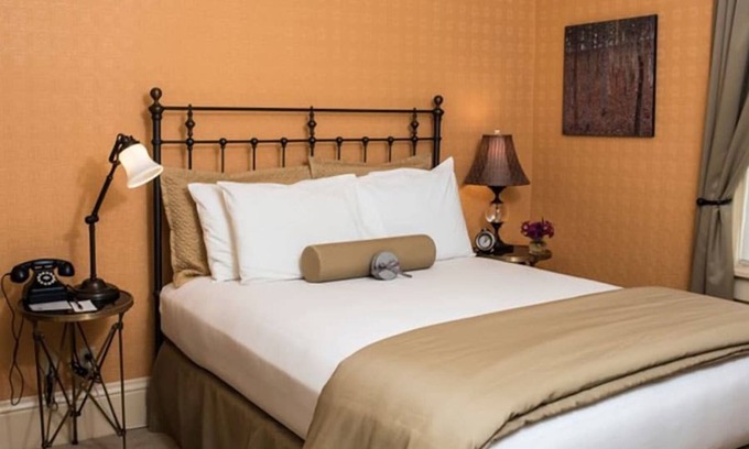 Cody Hotel | Escape to Cozy Historic Inn Offering Both Relaxation and Convenient City Access