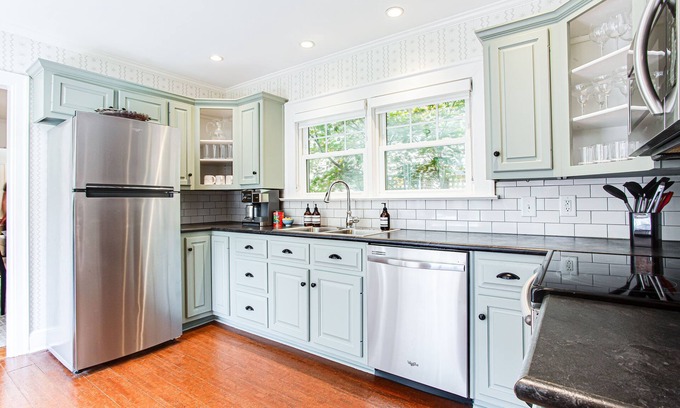 Athens Cottage | Escape to Five Points: Stylish 3BR Haven with Large Backyard & Outdoor Living