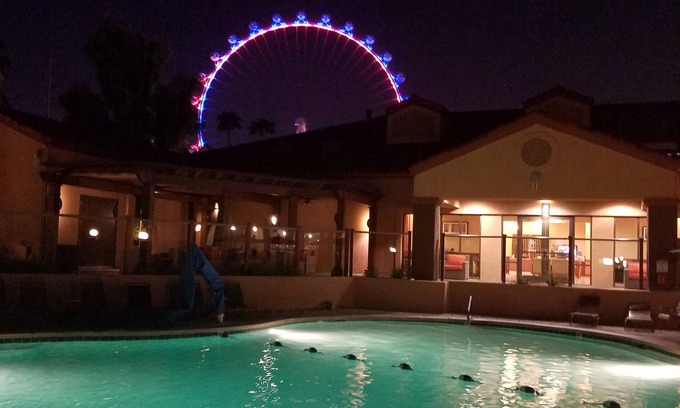 Las Vegas Resort | Escape to Luxury at Desert Club Resort - Your Ultimate Desert Oasis Awaits