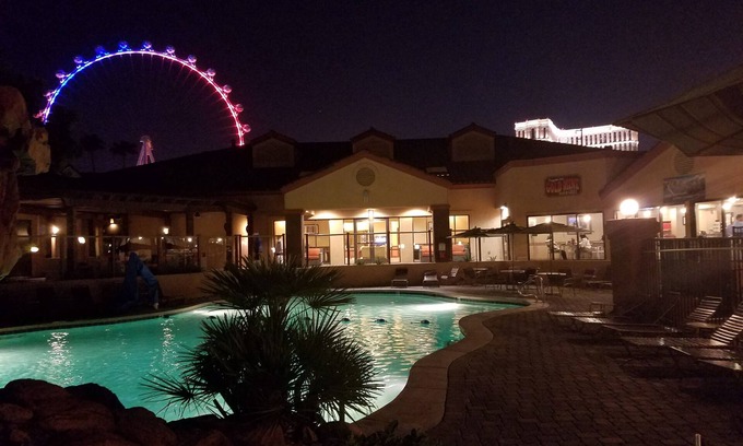 Las Vegas Resort | "Escape to Luxury - Your Ultimate Desert Oasis Awaits!"