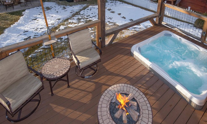 Gypsum Apartment | Escape to Modern Mountain Retreat Near Top Ski Resorts w/Hot Tub!