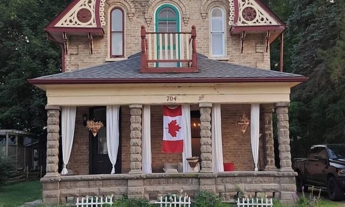 Port Elgin House | Escape to the beach with breathtaking sunsets at our Sweet Victorian Haven!