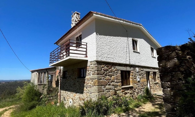 Santo Antonio dos Olivais Cottage | Escape to the Heart of Portugal: Countryside House, near River beach and trails