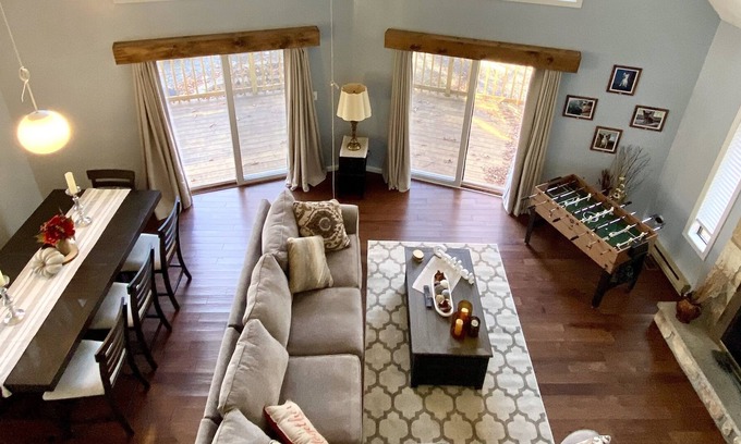 Albrightsville Ski Chalet | Escape to this cozy Pocono Mountains Chalet. Located in the heart of the Poconos