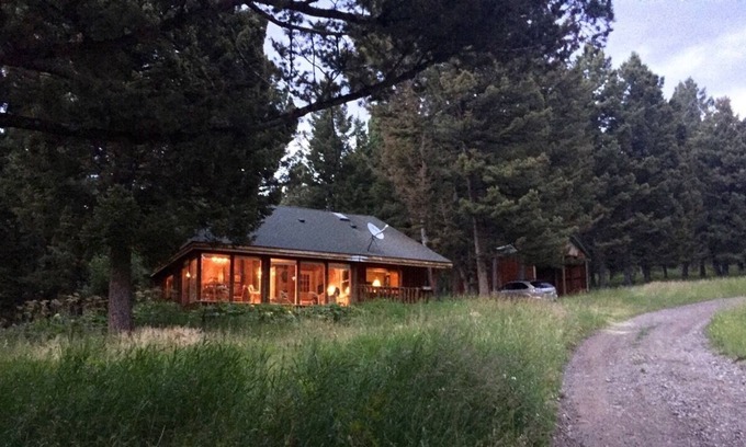 Bozeman Cabin | Escape to this Cozy, Secluded Cabin to unwind and disconnect from the world!